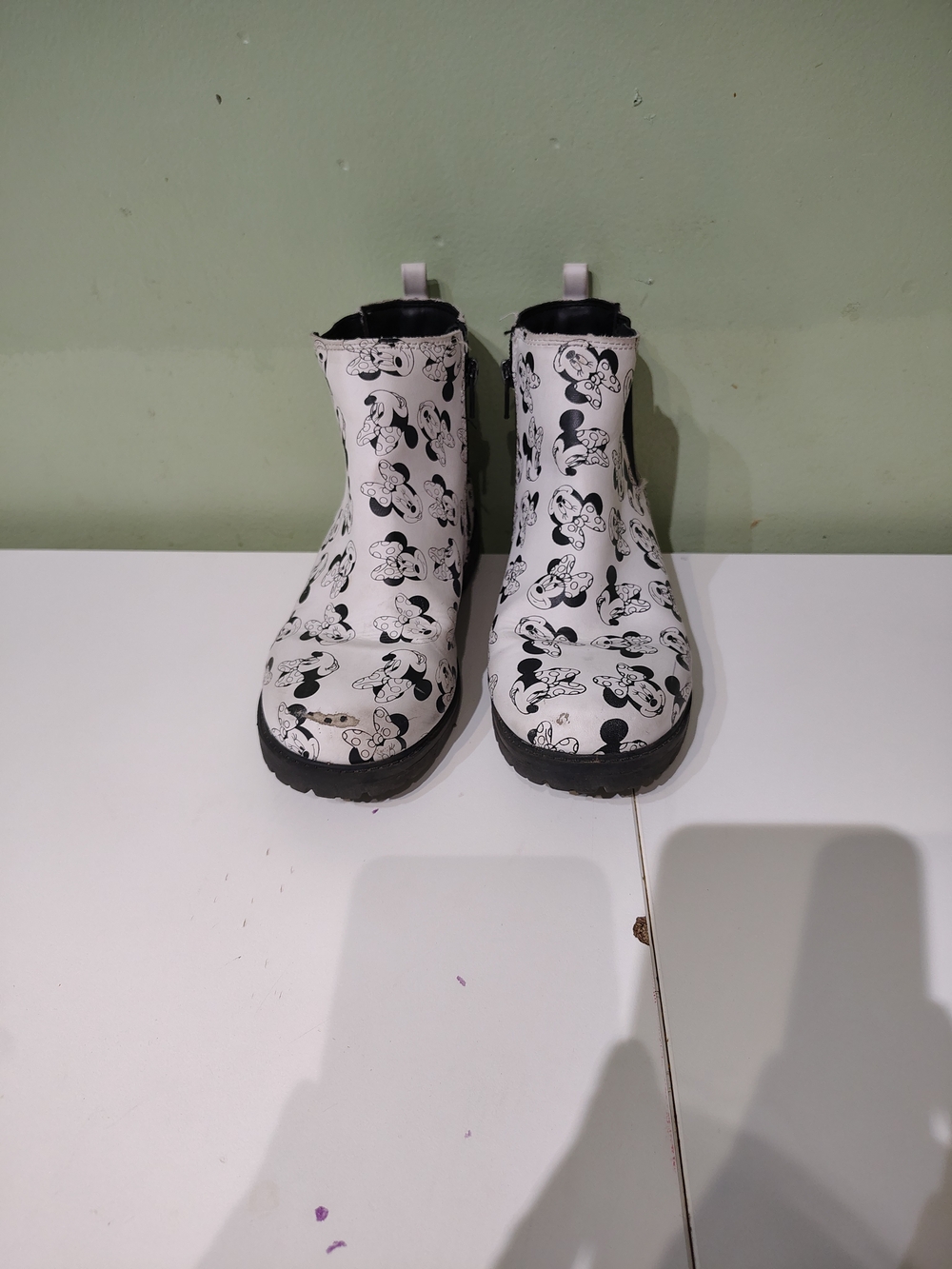 Disney Minnie Mouse White and Black Rain Boots Combat Shoes Big Girl Size 2